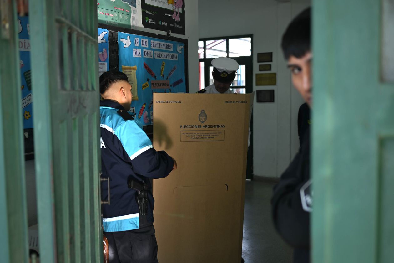 Santiago del Estero, Catamarca, Mendoza y La Rioja no desdoblaron elecciones y votan autoridades provinciales también este domingo.