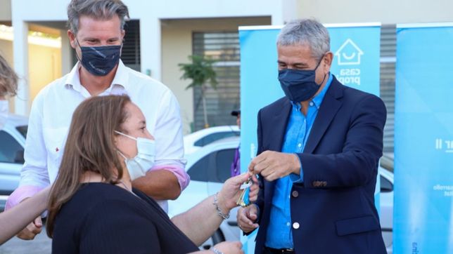 ferraresi y lammens entregaron viviendas de procrear ii en la ciudad