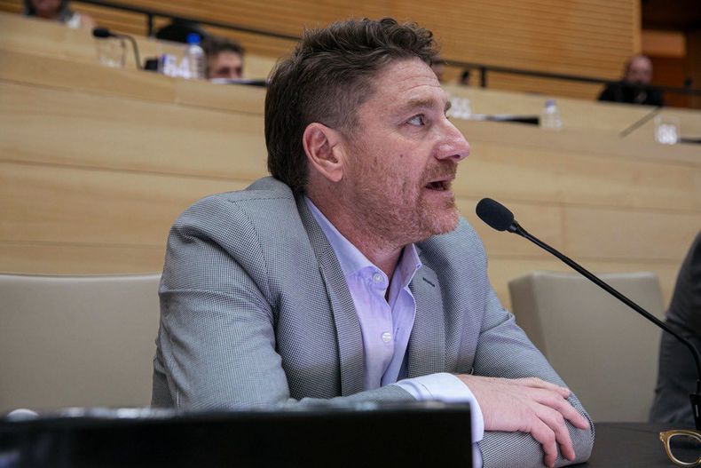Leonardo Limia integra el bloque de legisladores de Martín Llaryora. Su terminal política es la senadora Alejandra Vigo.