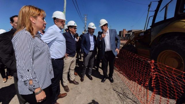 frigerio abrio el desfile de funcionarios nacionales en rio negro