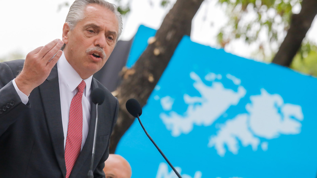 en el acto por las malvinas, fernandez apunto contra macri y bullrich