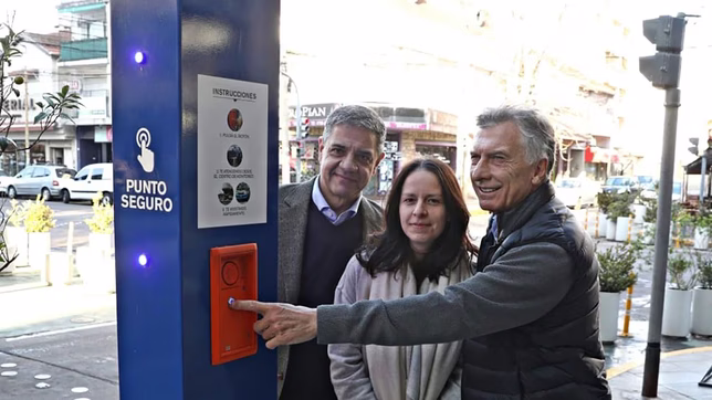 Soledad Martínez, junto a Mauricio Macri y Jorge Macri.