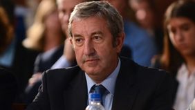 Para Cobos, si las medidas no funcionan habría que aplicar un control de cambio