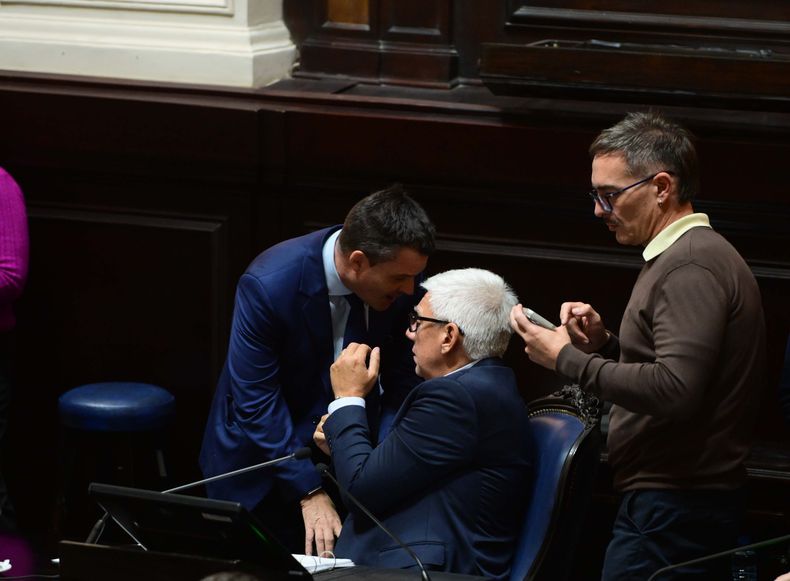 Agustín Forchieri (PRO) y Alejandro Dichiara, presidente de la Cámara de Diputados.