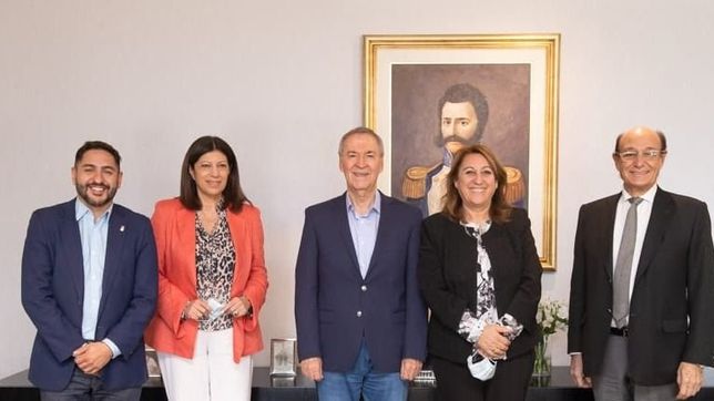 el socialismo mima a schiaretti y pide ?nuevos liderazgos nacionales?