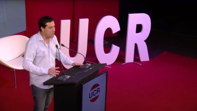 con guino pro y sin posse, abad asumio al frente de la ucr