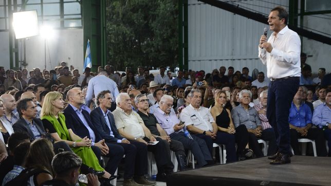Senadores en primera fila en el discurso de Sergio Massa en Santa Fe
