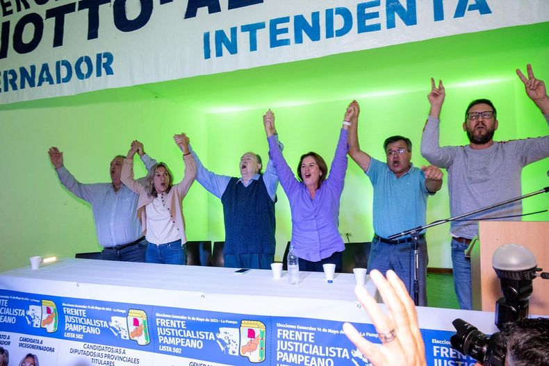 Daniel Lovera, Alicia Mayoral, Carlos Verna, Fernanda Alonso, Alberto Campo y Hernán Pérez Araujo: la patria piquense y ultravernista de La Pampa.