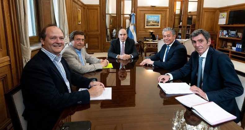 Alberto Weretilneck y Rolando Figueroa pugnan por el manejo de las represas del Comahue en la Patagonia.