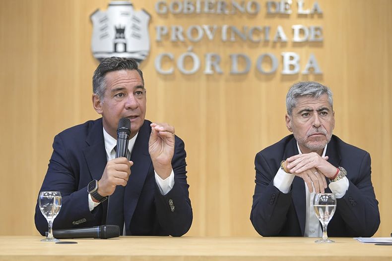 Miguel Siciliano y Juan Pablo Quinteros, ministros de Martín Llaryora, en conferencia de prensa.