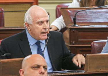 El polvorín santafesino, renovado con Lifschitz en cancha y Perotti con ley
