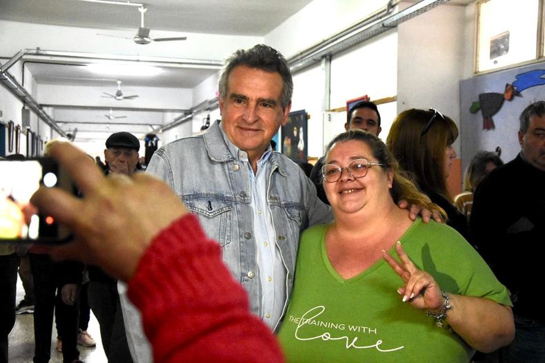 El candidato a vicepresidente de UP, Agustín Rossi, votó en Rosario (Foto: Maia Sacco)