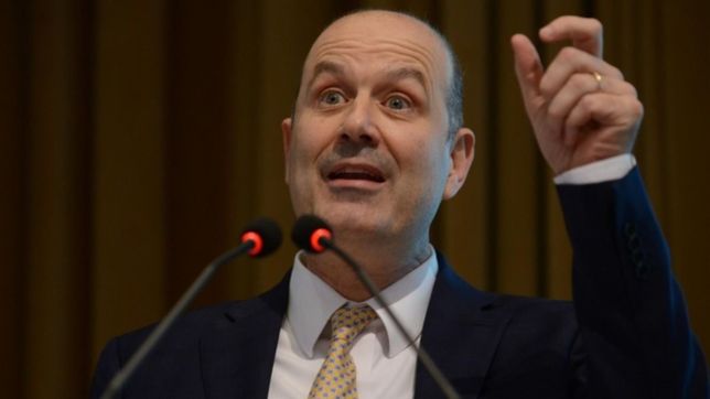 sturzenegger le baja el techo a dujovne: pide paritarias inferiores al 16%