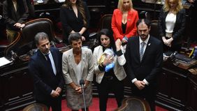 Los silbidos, la demora y el juramento contra la motosierra, el color de la jura en Diputados