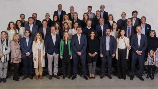 Presente negro, futuro luminoso: el Círculo Rojo se hace los rulos con una devalución en 2024