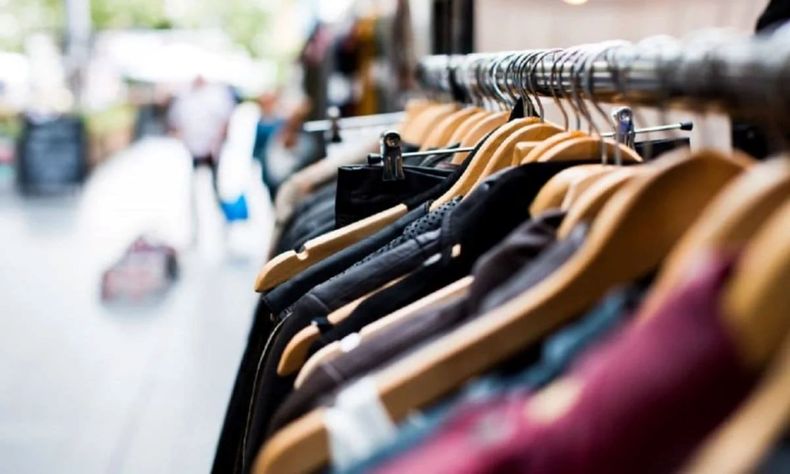 Ropa cara e importaciones en la Argentina de Javier Milei