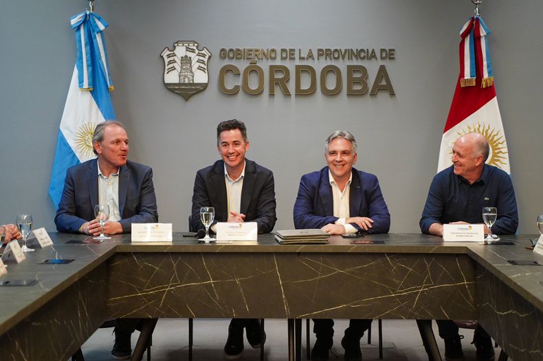 Martín Llaryora y Manuel Calvo, los promotores del plan transversal con autoridades municipales de Córdoba