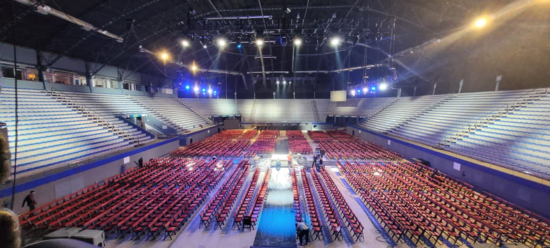 Así se prepara el Direct TV Arena, con 12 mil localidades para el Congreso del Frente Renovador, vendía este miércoles el massismo. 