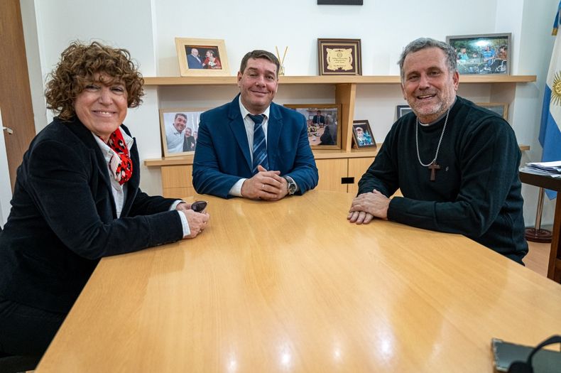 El obispo de la Patagonia con el intendente Damián Biss