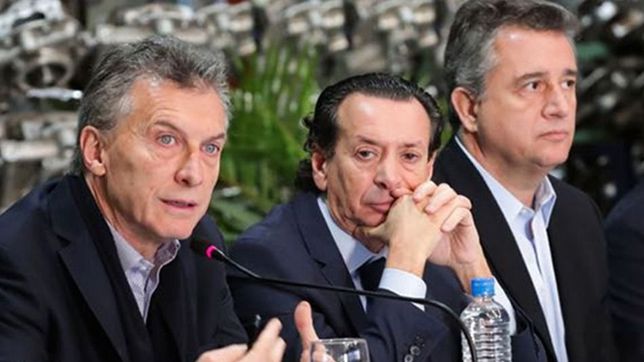 sica se agranda y avanza sobre etchevehere, que resiste protegido por macri