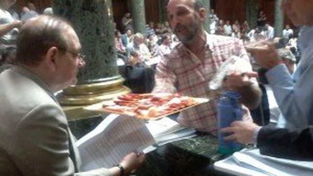 la legislatura portena se lleno de salames