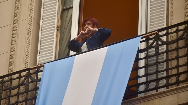cfk, en el balcon: marcha con unidad y candidatos con acceso vip a san jose 1111 cfk, en el balcon: marcha con unidad y candidatos con acceso vip a san jose 1111