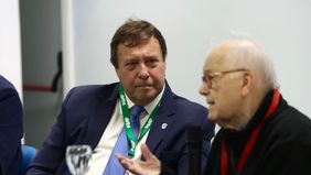 Alberto Weretilneck planea expandir la planta estatal para contener intendentes y aliados.