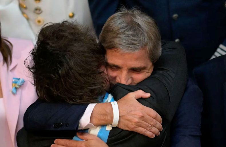 Javier Milei y Toto Caputo, celebran el dato de inflación