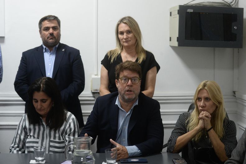 El PRO y la UCR argumentaron falta de diálogo del Ejecutivo para no aprobar el Presupuesto.