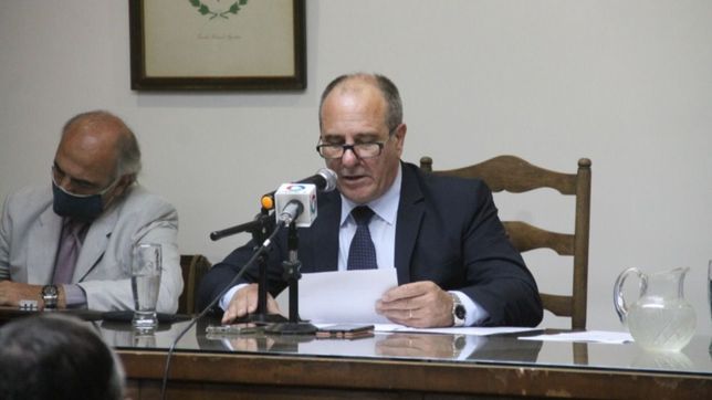 cappelletti: ?nos han encerrado, tenemos un pais detenido en el tiempo?