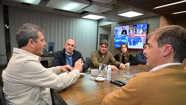 Sergio Massa, con dirigentes del interior bonaerense en sus oficinas de Avenida Libertador