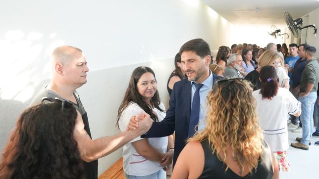 Santa Fe: Pullaro desanda una cuesta empinada para recomponer su vínculo con el personal estatal