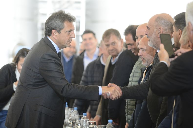 Sergio Massa en una cena junto a la dirigencia peronista de Santa Fe. Sergio Massa en una cena junto a la dirigencia peronista de Santa Fe.