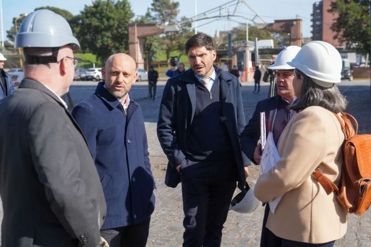 Maximiliano Pullaro baliza la pista del aeropuerto de Rosario para las empresas de Santa Fe