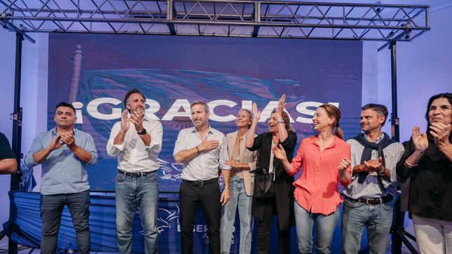 Rogelio Frigerio junto a los candidatos de La Libertad Avanza en Entre Ríos.