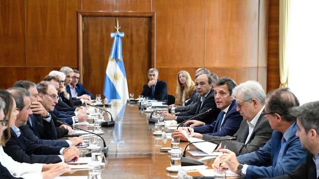 El ministro de Economía, Sergio Massa, se reunión con representantes de fondos de inversión. 
