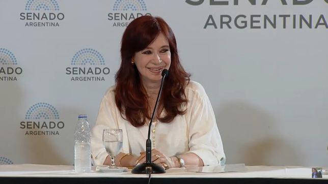 Cristina Fernández en un acto de homenaje a Abuelas en el Senado