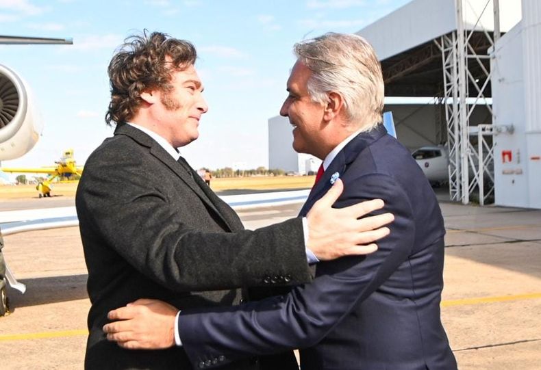 Martín Llaryora no juega, pero avala las decisiones de Javier Milei para la Corte. Martín Llaryora no juega, pero avala las decisiones de Javier Milei para la Corte.