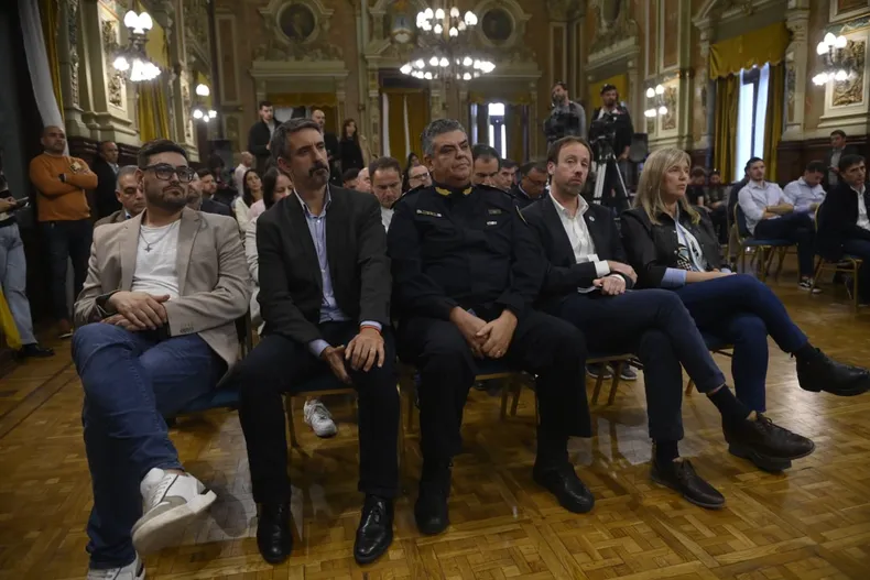 Municipios de Buenos Aires en alerta: recortes, sueldos congelados y emergencia financiera