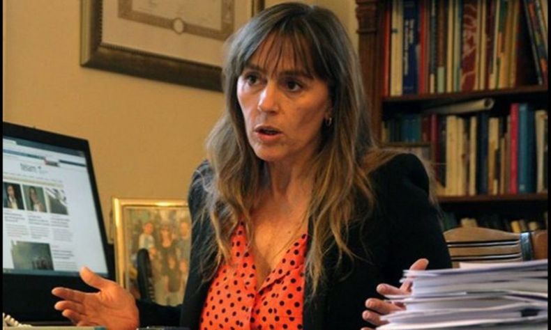 Juliana Di Tullio Juliana Di Tullio
