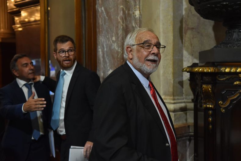 Juan Carlos Pagotto. Detrás, Nicolás Massot. Juan Carlos Pagotto. Detrás, Nicolás Massot.