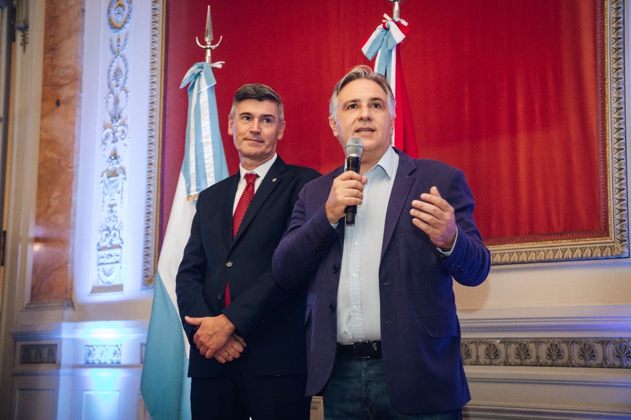 Daniel Passerini y Martín Llaryora, anfitriones de la Noche de los Intendentes que organiza la Red de Innovación Local.