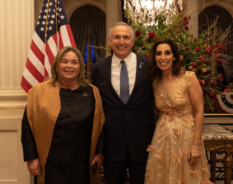 La jueza de Entre Ríos es habitué de las celebraciones en la Embajada de Estados Unidos, a donde ha celebrado su cumpleaños. Es nacida el 4 de julio. 
