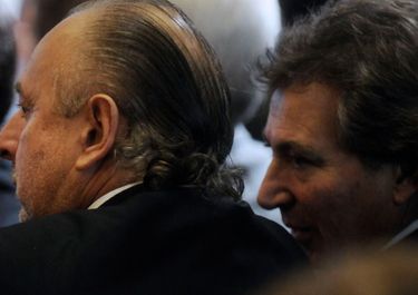 Vila, Manzano y el ancho lobby del medio