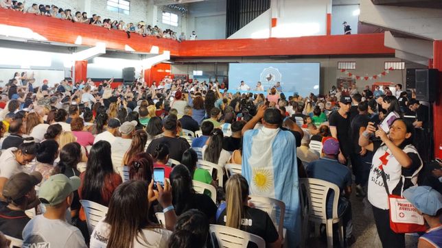 En medio de la pelea por el PJ Máximo Kirchner encabeza un acto en Lanús