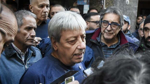 Abel Furlan en el abrazo simbólico a la UOM