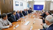 Guillermo Ferraro con algunos de sus colaboradores en la reunión con el Círculo Rojo de la construcción.