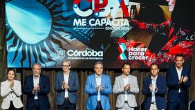 El rector de la Universidad Nacional de Córdoba, Jhon Boretto y el gobernador de Córdoba, Martín Llaryora, en un acto oficial