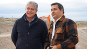 Rolando Figueroa y el intendente de Zapala, Carlos Koopmann.&nbsp;