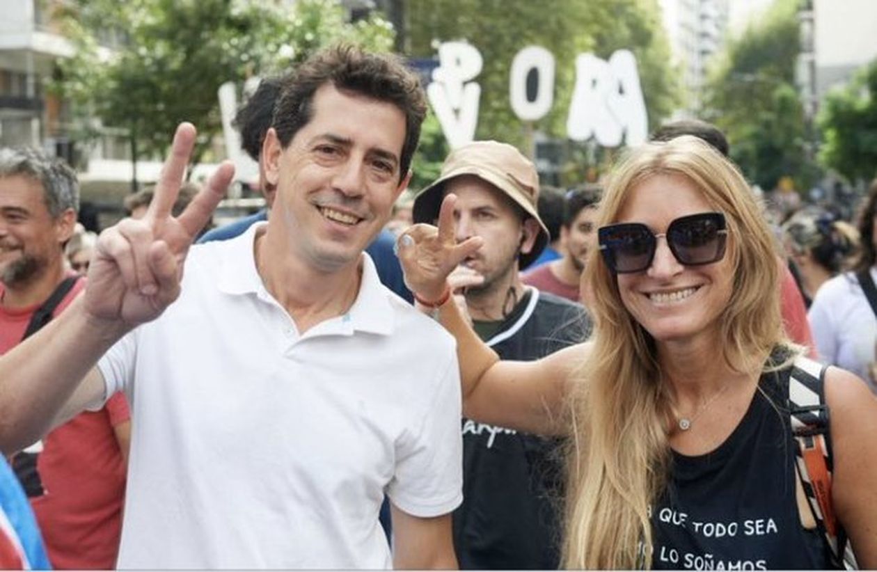 Florencia Carignano junto a Eduardo Wado De Pedro.